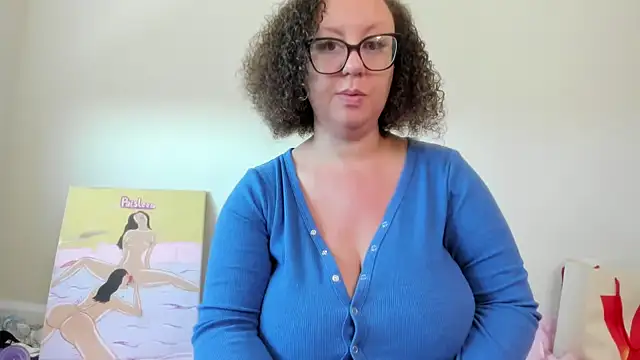 Snapshot of Paisleehaze chatting on 09.28.25 Paisleehaze online show from 09.28.25