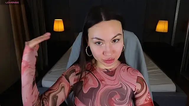GIGI BENNET online show from 12.19.24