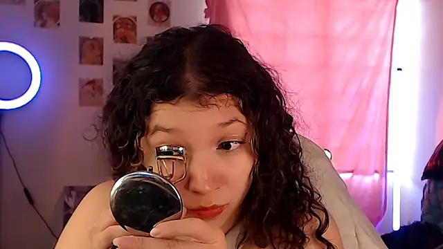 Snapshot of AllyDonfort chatting on 04.28.26 AllyDonfort online show from 04.28.26
