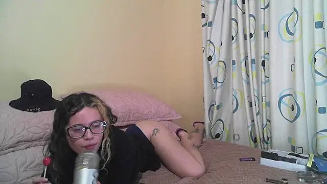 frikigyal online show from 02.18.25