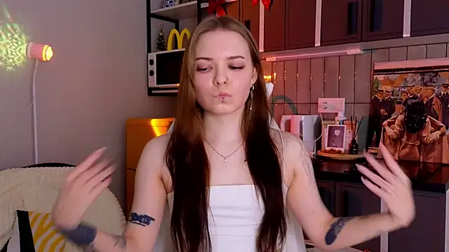 Snapshot of doll_lol_ chatting on 12.15.25 doll lol online show from 12.15.25