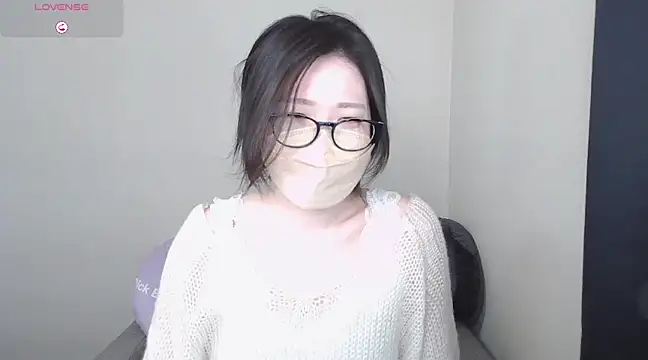 Snapshot of _NOA-chan_ chatting on 03.08.25 NOA-chan online show from 03.08.25