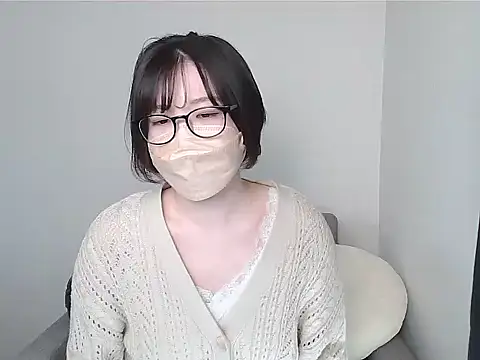 Snapshot of _NOA-chan_ chatting on 09.27.25 NOA-chan online show from 09.27.25