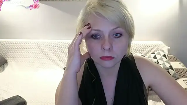 Snapshot of Gray_swann chatting on 03.05.25 Gray swann online show from 03.05.25