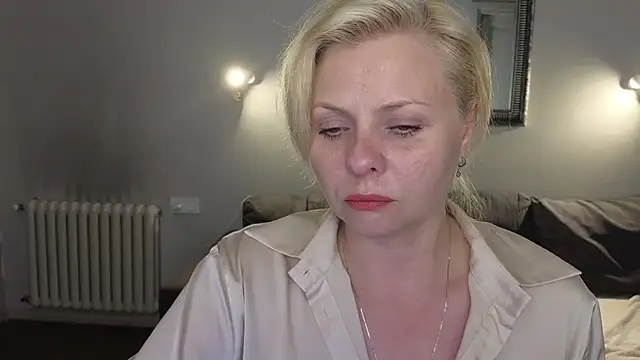 Snapshot of Gray_swann chatting on 03.17.25 Gray swann online show from 03.17.25