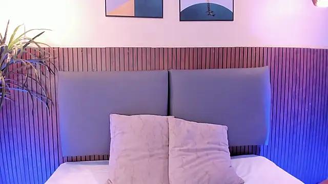 NicolleeEvanss online show from 11.20.25