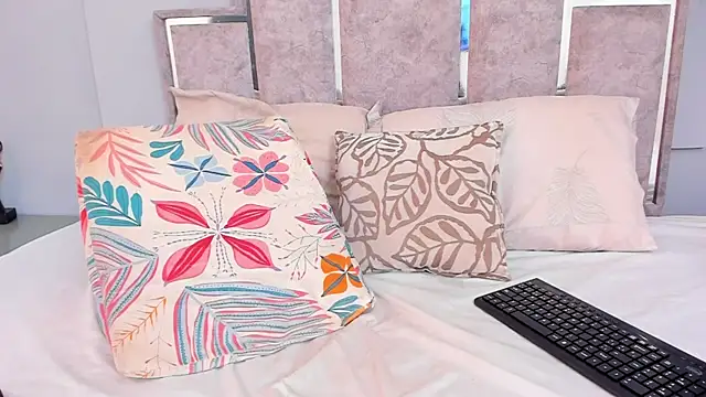 GabyyJones online show from 02.05.25