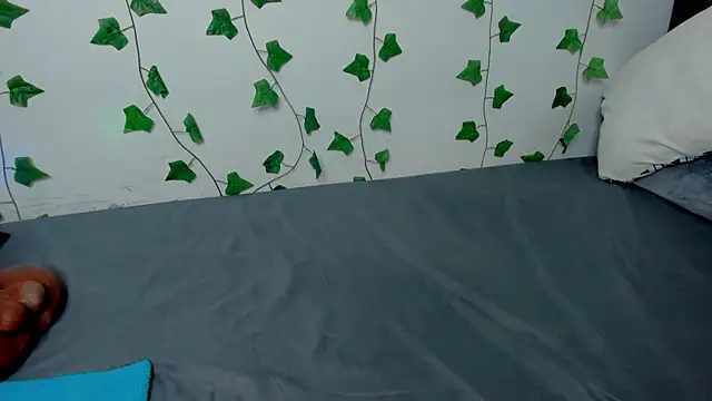 Snapshot of Miaa_Garcia chatting on 12.18.25 Miaa Garcia online show from 12.18.25