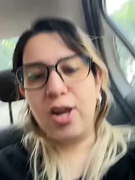 Snapshot of amooraaamoon chatting on 11.04.25 amooraaamoon online show from 11.04.25