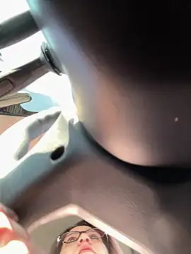 Snapshot of amooraaamoon chatting on 11.08.25 amooraaamoon online show from 11.08.25