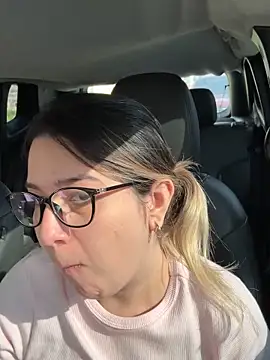 Snapshot of amooraaamoon chatting on 11.15.25 amooraaamoon online show from 11.15.25