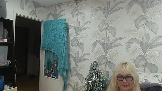 Snapshot of CamDiva113 chatting on 01.02.25 CamDiva113 online show from 01.02.25