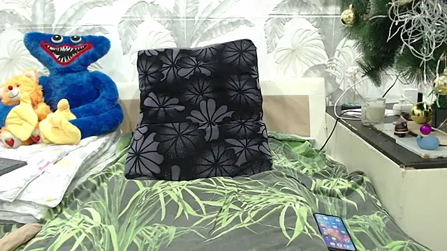 Snapshot of CamDiva113 chatting on 02.16.25 CamDiva113 online show from 02.16.25