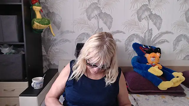 Snapshot of CamDiva113 chatting on 03.20.25 CamDiva113 online show from 03.20.25