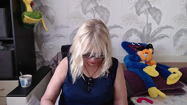 Snapshot of CamDiva113 chatting on 03.20.25 CamDiva113 online show from 03.20.25