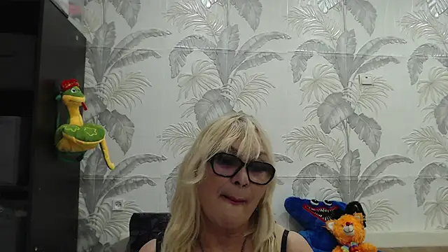 Snapshot of CamDiva113 chatting on 03.20.25 CamDiva113 online show from 03.20.25