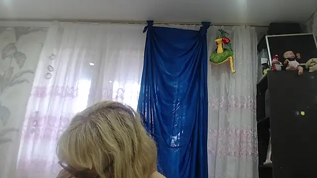 Snapshot of CamDiva113 chatting on 09.27.25 CamDiva113 online show from 09.27.25