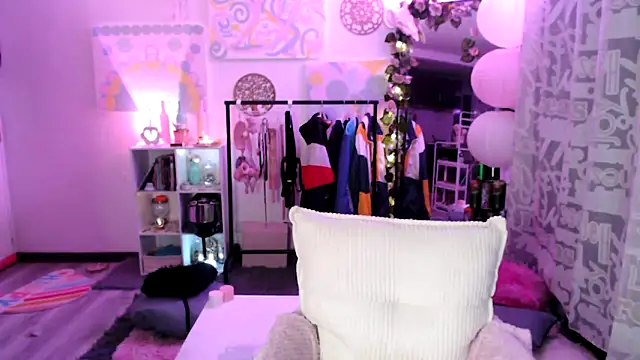 Snapshot of Hellen_dumont chatting on 04.22.26 Hellen dumont online show from 04.22.26