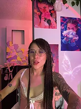 Snapshot of Hellen_dumont chatting on 05.27.26 Hellen dumont online show from 05.27.26