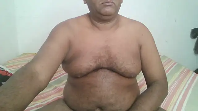 Snapshot of Beargryzzly chatting on 12.05.24 Beargryzzly online show from 12.05.24