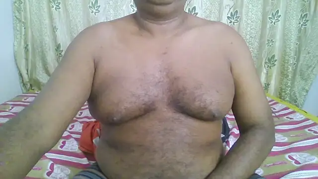 Snapshot of Beargryzzly chatting on 12.07.24 Beargryzzly online show from 12.07.24