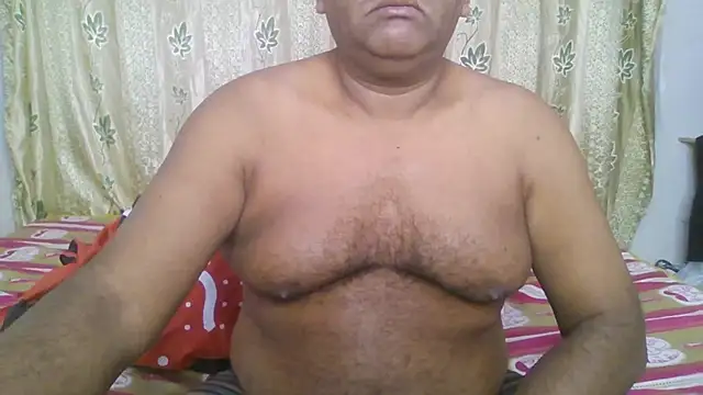 Snapshot of Beargryzzly chatting on 12.10.24 Beargryzzly online show from 12.10.24