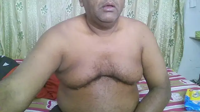 Snapshot of Beargryzzly chatting on 12.15.24 Beargryzzly online show from 12.15.24