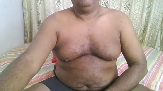 Snapshot of Beargryzzly chatting on 12.23.24 Beargryzzly online show from 12.23.24