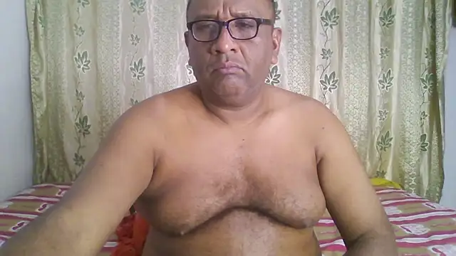 Snapshot of Beargryzzly chatting on 01.12.25 Beargryzzly online show from 01.12.25