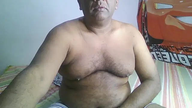 Snapshot of Beargryzzly chatting on 01.26.25 Beargryzzly online show from 01.26.25