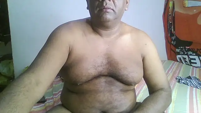 Snapshot of Beargryzzly chatting on 01.26.25 Beargryzzly online show from 01.26.25