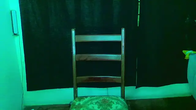 Snapshot of Beargryzzly chatting on 11.17.25 Beargryzzly online show from 11.17.25