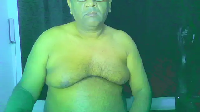 Snapshot of Beargryzzly chatting on 11.18.25 Beargryzzly online show from 11.18.25