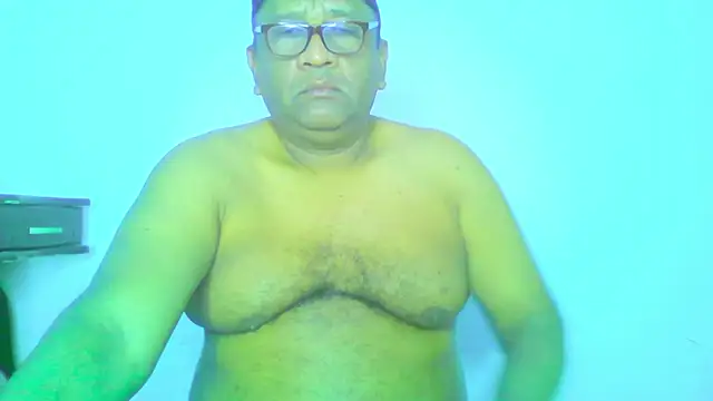 Snapshot of Beargryzzly chatting on 11.25.25 Beargryzzly online show from 11.25.25