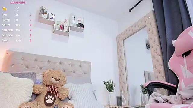 Snapshot of lorennahernandez01 chatting on 11.16.25 lorennahernandez01 online show from 11.16.25