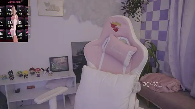 Snapshot of Ag4ta_ chatting on 10.25.25 Ag4ta online show from 10.25.25