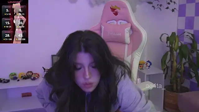 Snapshot of Ag4ta_ chatting on 11.13.25 Ag4ta online show from 11.13.25