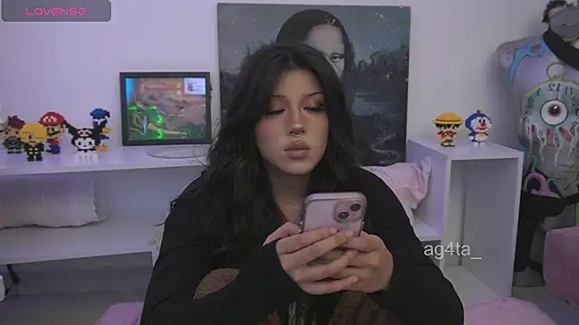 Snapshot of Ag4ta_ chatting on 11.21.25 Ag4ta online show from 11.21.25