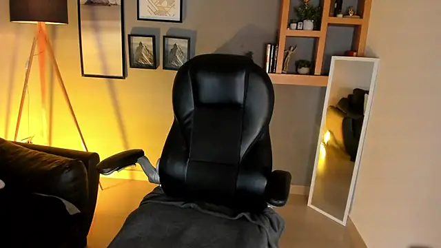 helenaduque  online show from 11.25.25