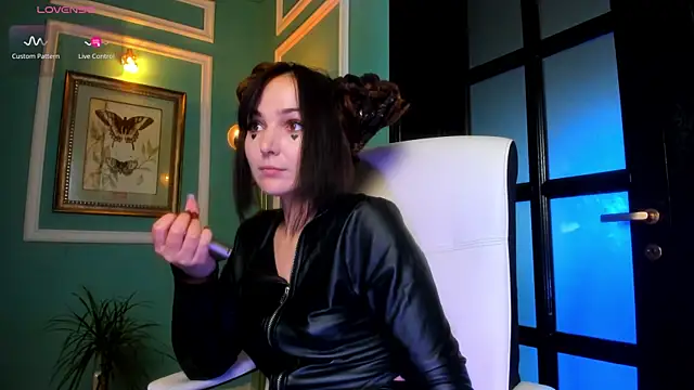 1Munique online show from 10.30.25