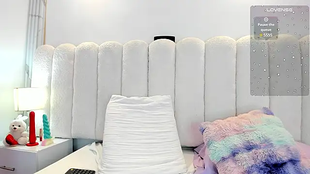 Mia rom11 online show from 02.28.25