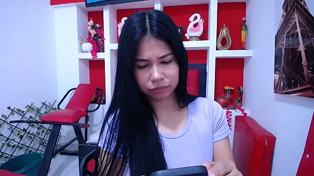 Letty Plugxo online show from 10.28.25