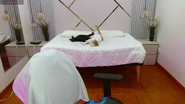 Snapshot of LenaRoses chatting on 09.13.25 LenaRoses online show from 09.13.25