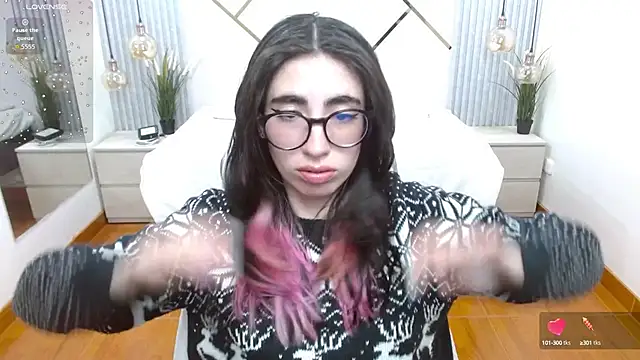 Snapshot of LenaRoses chatting on 09.24.25 LenaRoses online show from 09.24.25