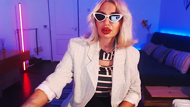 Snapshot of beauty_chl0e chatting on 12.08.24 beauty chl0e online show from 12.08.24