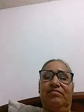 Snapshot of _candi chatting on 06.17.26 candi online show from 06.17.26