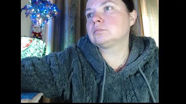 Snapshot of amorelara chatting on 10.13.25 amorelara online show from 10.13.25