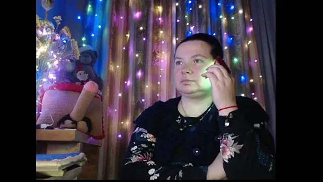 Snapshot of amorelara chatting on 12.16.25 amorelara online show from 12.16.25