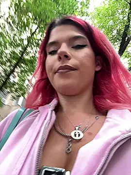 RiriRoseey online show from 09.10.25