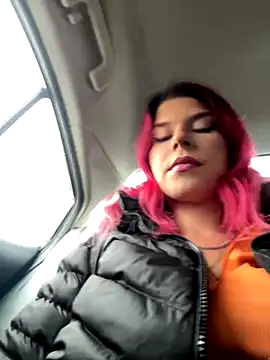 RiriRoseey online show from 10.06.25